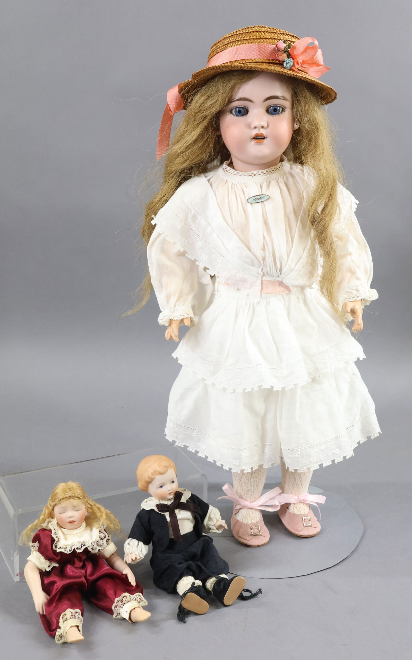 ANTIQUE GERMAN BISQUE DOLLS.: LOT. 20" S & H 1079 - 8 1/2 DEP Doll with blue sleep eyes, open mouth, pierced ears, original very long light brown HH wig. Papier mache ball jointed body. Dressed in vintage white cotton dress with l