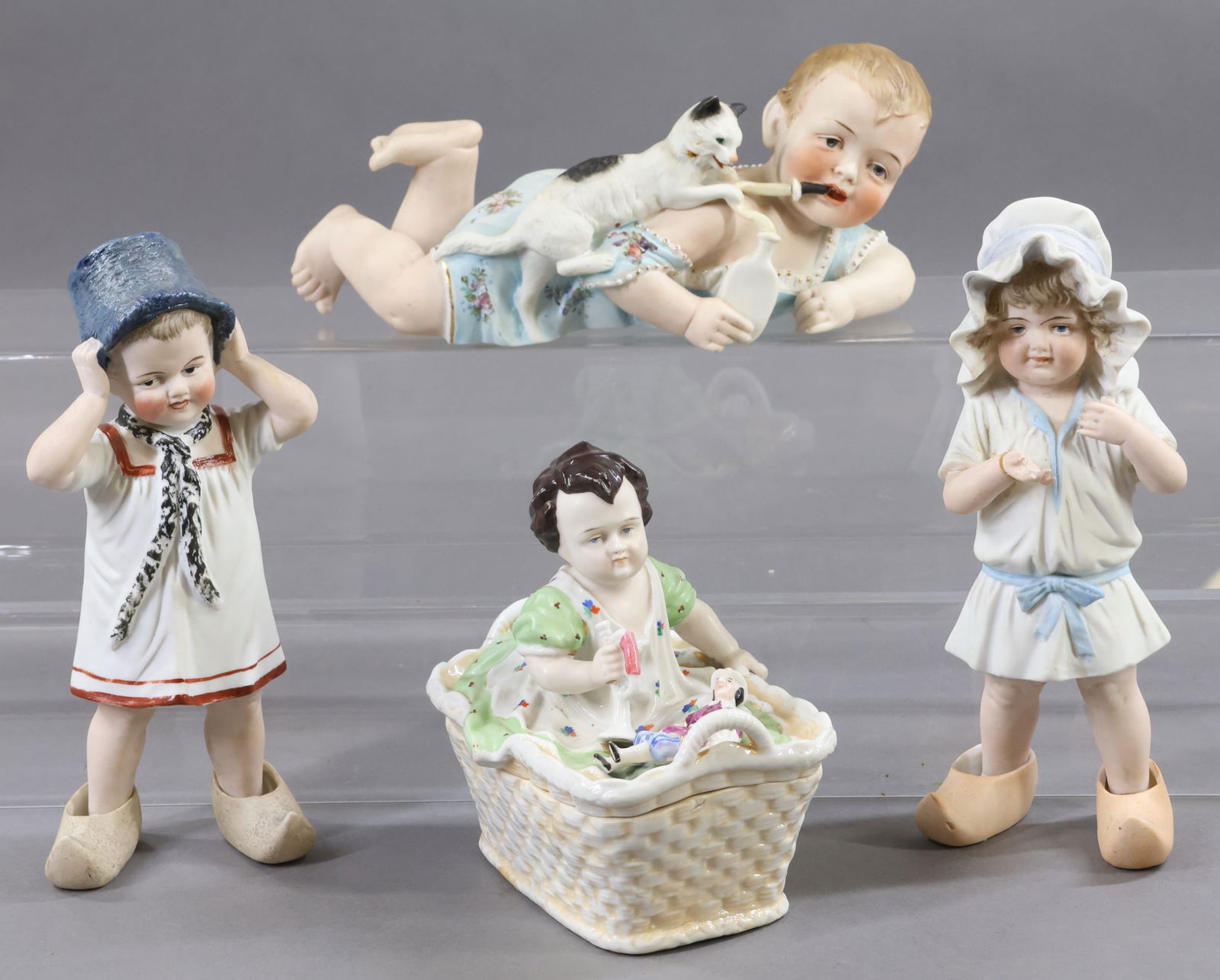 FIGURINES. (1 of 10)