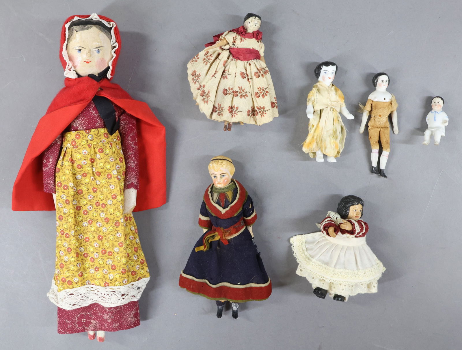 WOOD, CHINA DOLLS. (1 of 9)