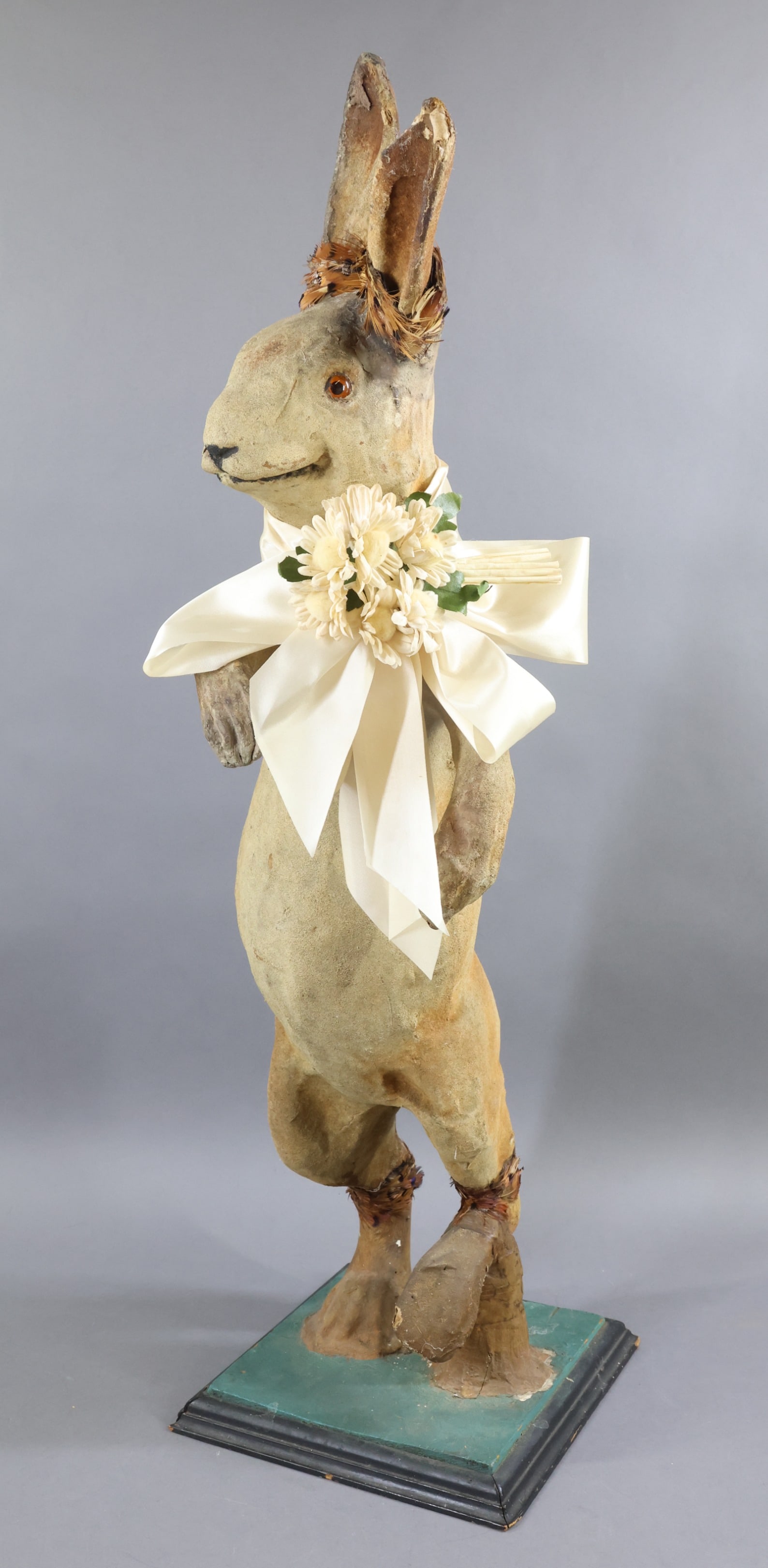 HOLIDAY/NOVELTIES. (1 of 11)