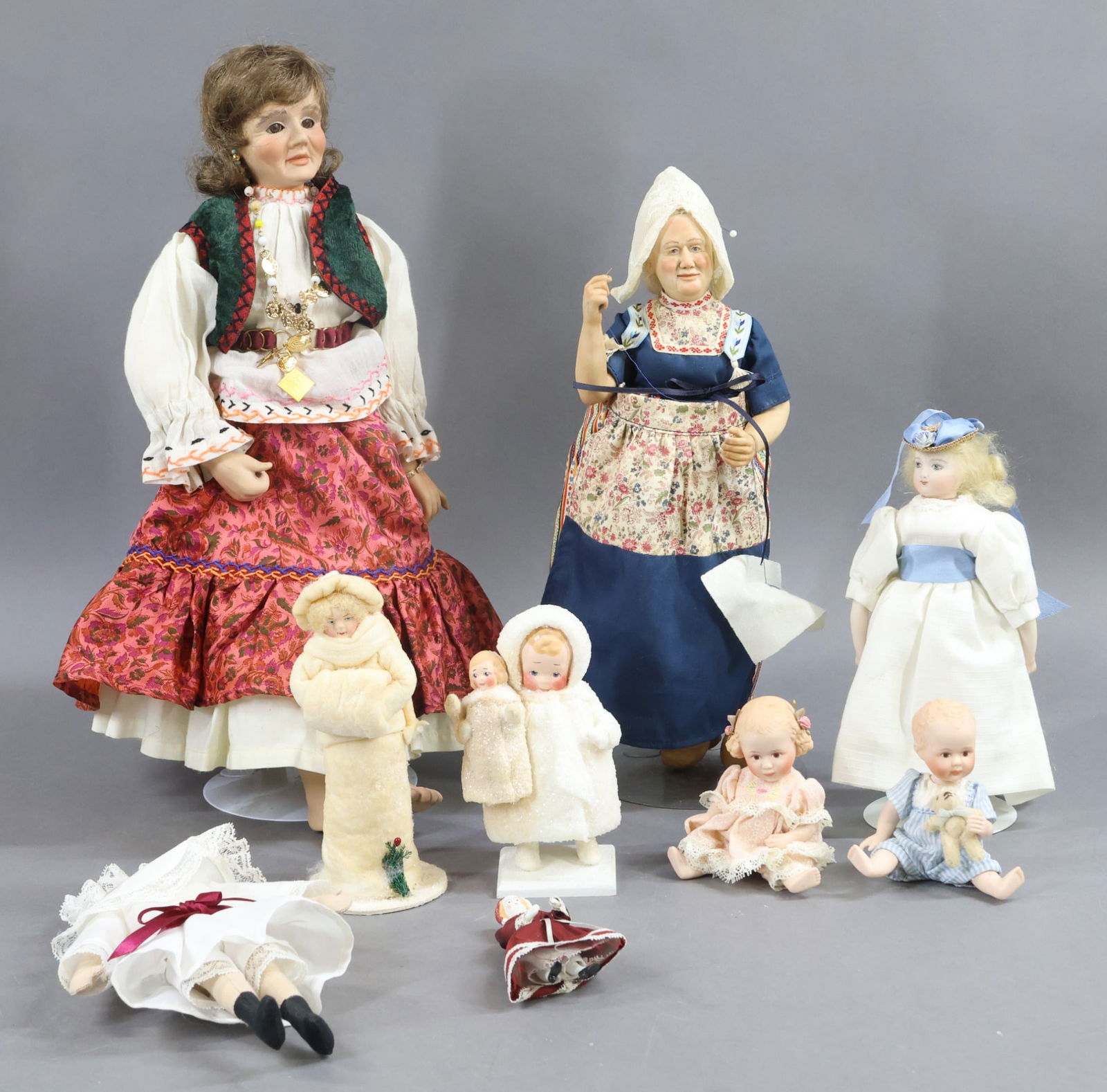 CONTEMPORARY/UFDC DOLLS. (1 of 10)