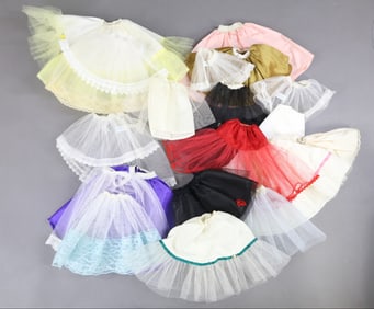 CONTEMPORARY ARTIST DOLLS - CLOTHING.