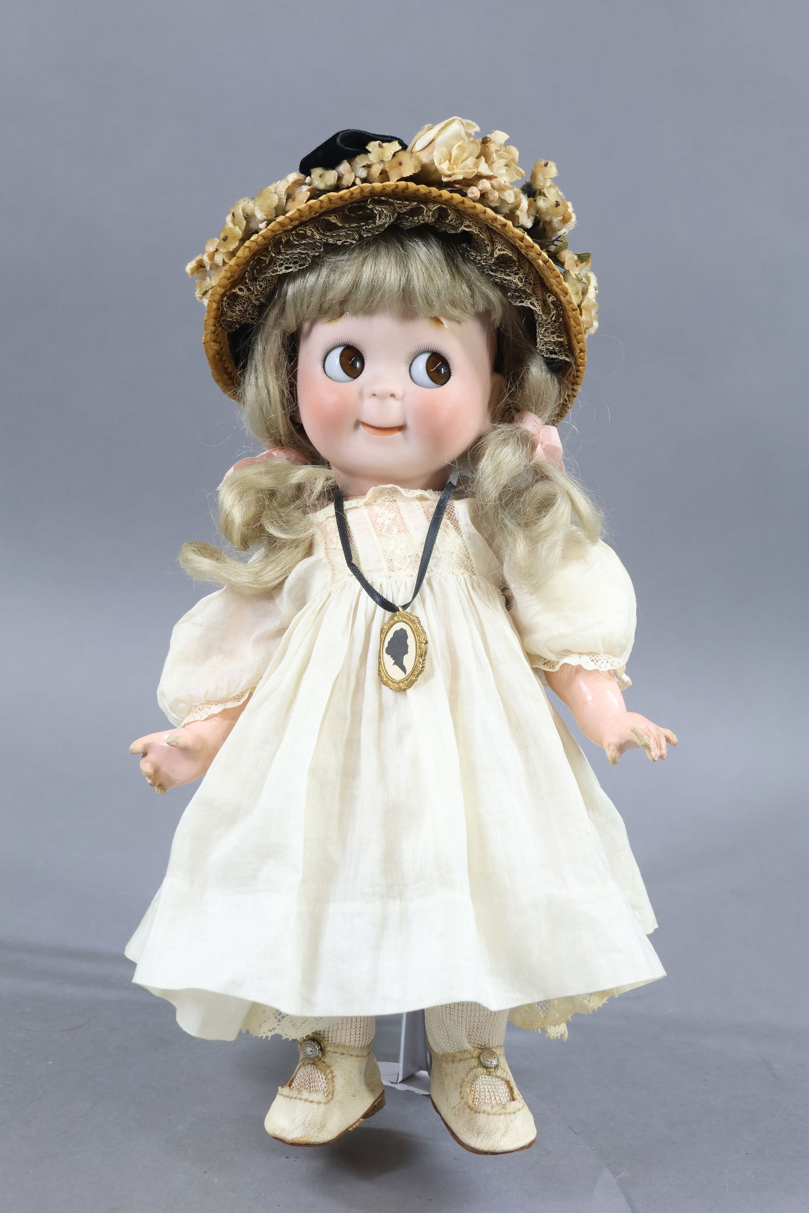 BISQUE GOOGLY EYE DOLLS. (1 of 16)