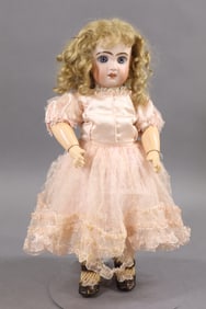 ANTIQUE FRENCH BISQUE HEAD DOLL.