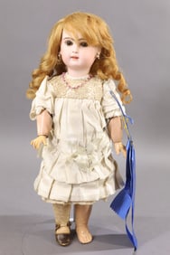 ANTIQUE FRENCH BISQUE HEAD DOLL.