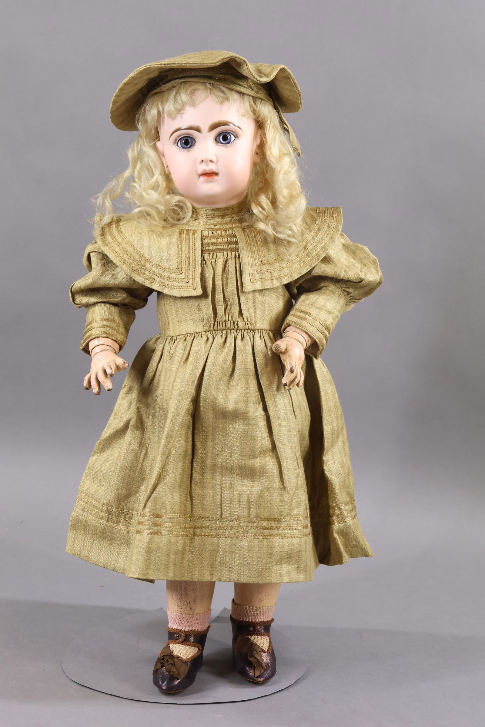 ANTIQUE FRENCH BISQUE HEAD DOLL.: 21" (Incised) D (Red stamp) DEPOSE TETE JUMEAU 9 Doll with blue paperweight eyes, closed mouth, pierced ears, curly blonde mohair wig, cork pate. Original wood/metal spring in head. Papier mache joint
