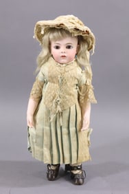 ANTIQUE FRENCH BISQUE HEAD DOLL.