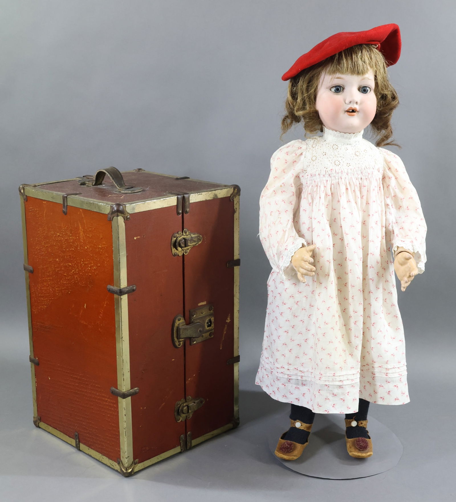 GERMAN BISQUE DOLLS WITH EXTRA CLOTHING.: This is an original family owned lot. Doll is "Dorothy Q". 25" She is an AM 390 A.9.M Doll with blue sleep eyes, open mouth, brown HH wig. Papier mache ball jointed body. Dressed in antique cotton pri