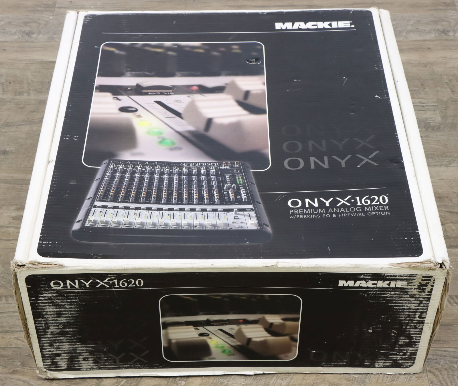 Mackie Onyx 1620 Analog Mixer (1 of 11)
