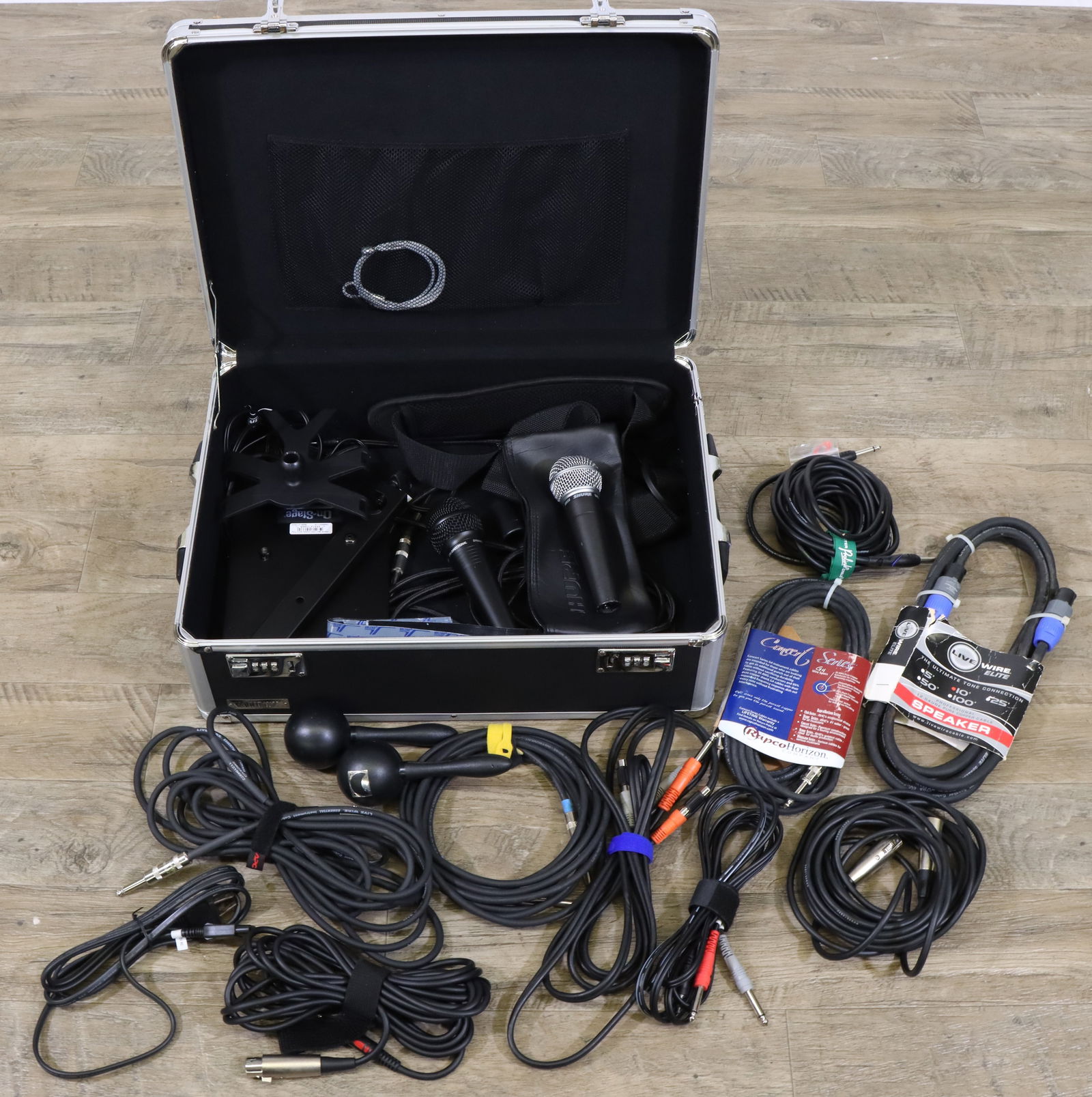 Vaultz Mic Locker Case with Assorted Mics & Audio Cables (1 of 9)