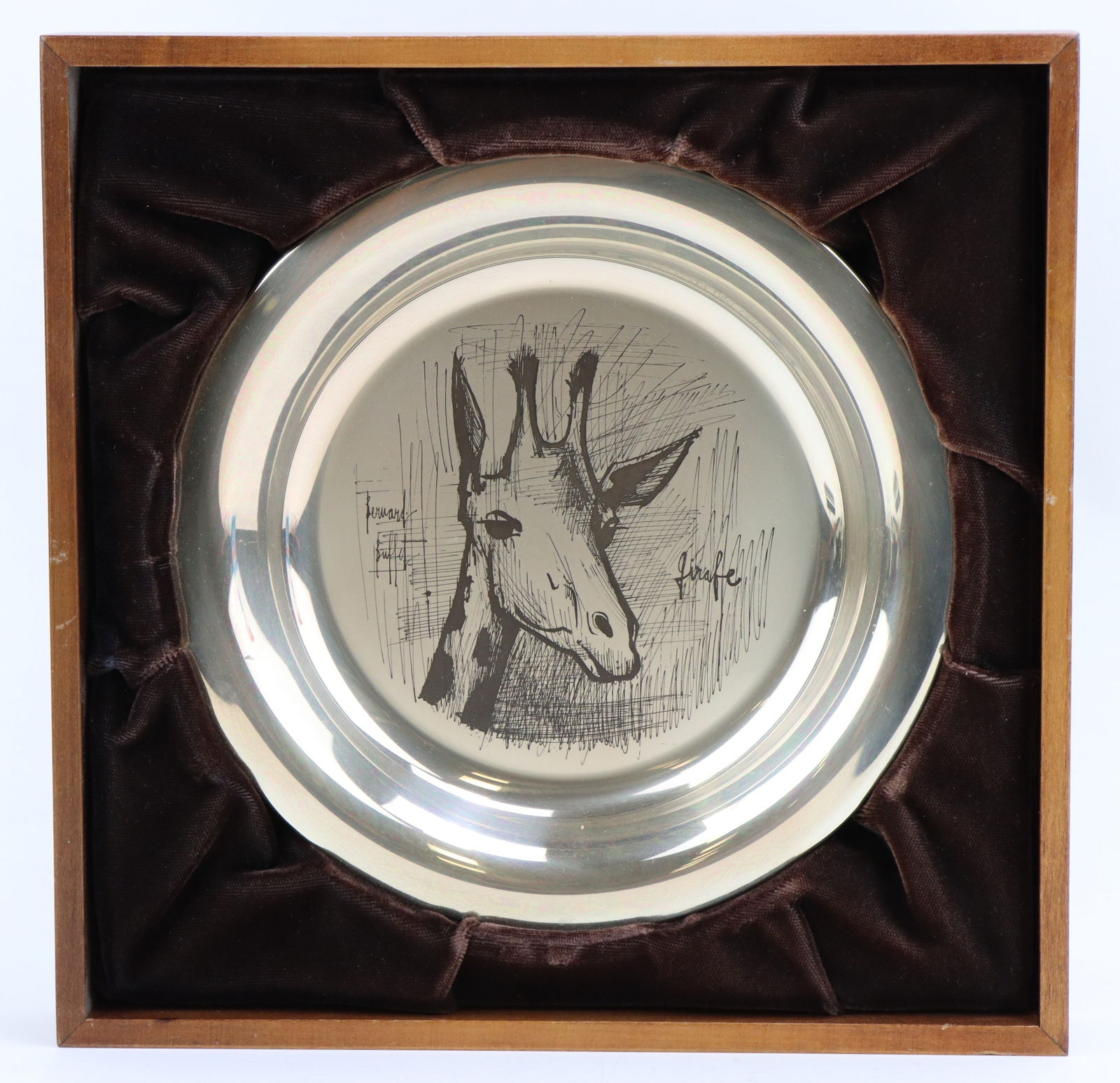 Franklin Mint Sterling Silver Bernard Buffet Plate: The Franklin Mint 1975 sterling silver limited edition plate in velvet lined display box. Plate has etched giraffe design by Bernard Buffet. 8"w, and 6.91 ozt