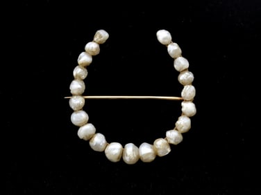 14K YG Pearl Horseshoe Brooch