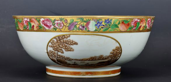 Chinese Export Center Bowl