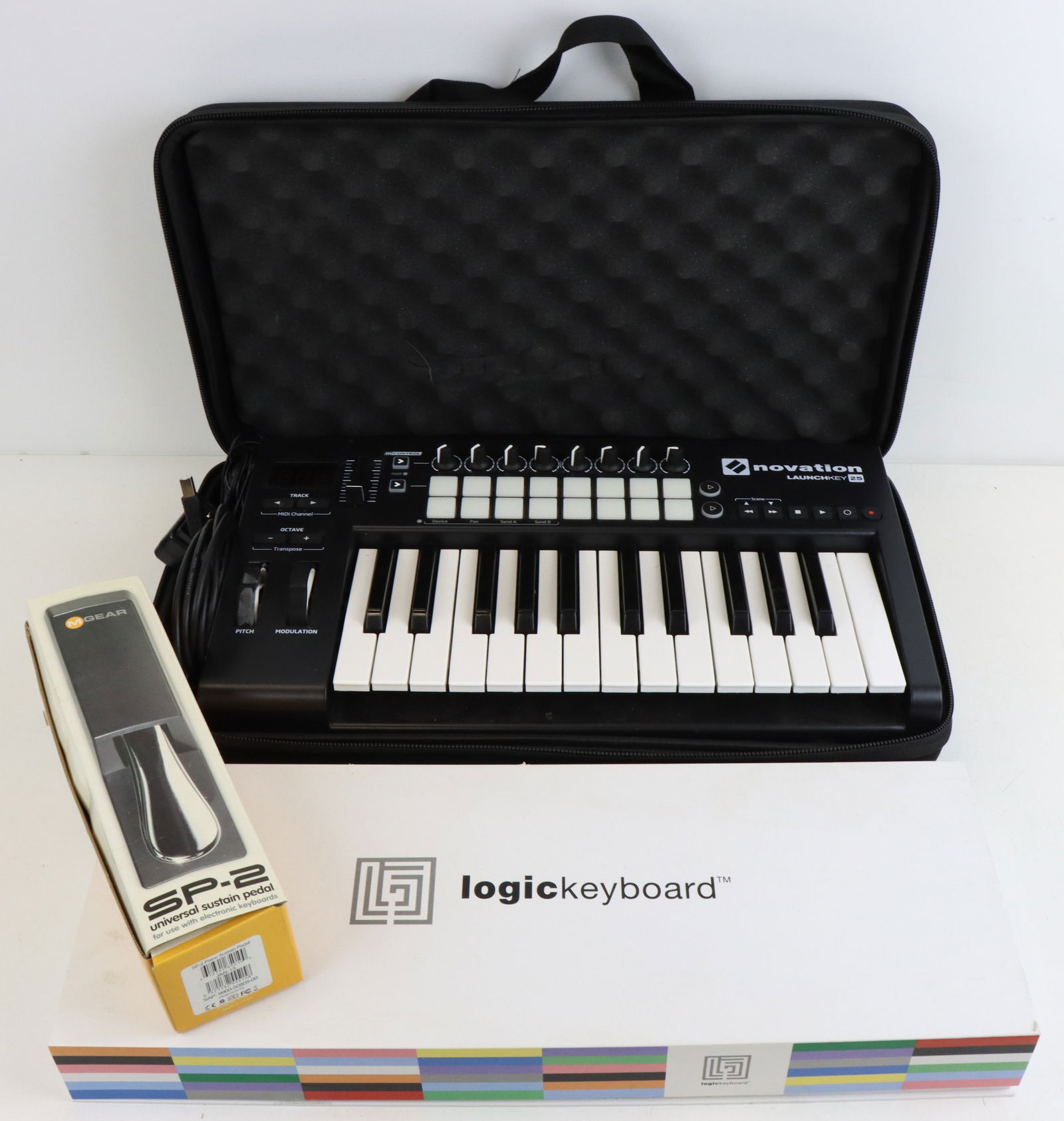 Novation MIDI Controller and audio accessories (1 of 14)