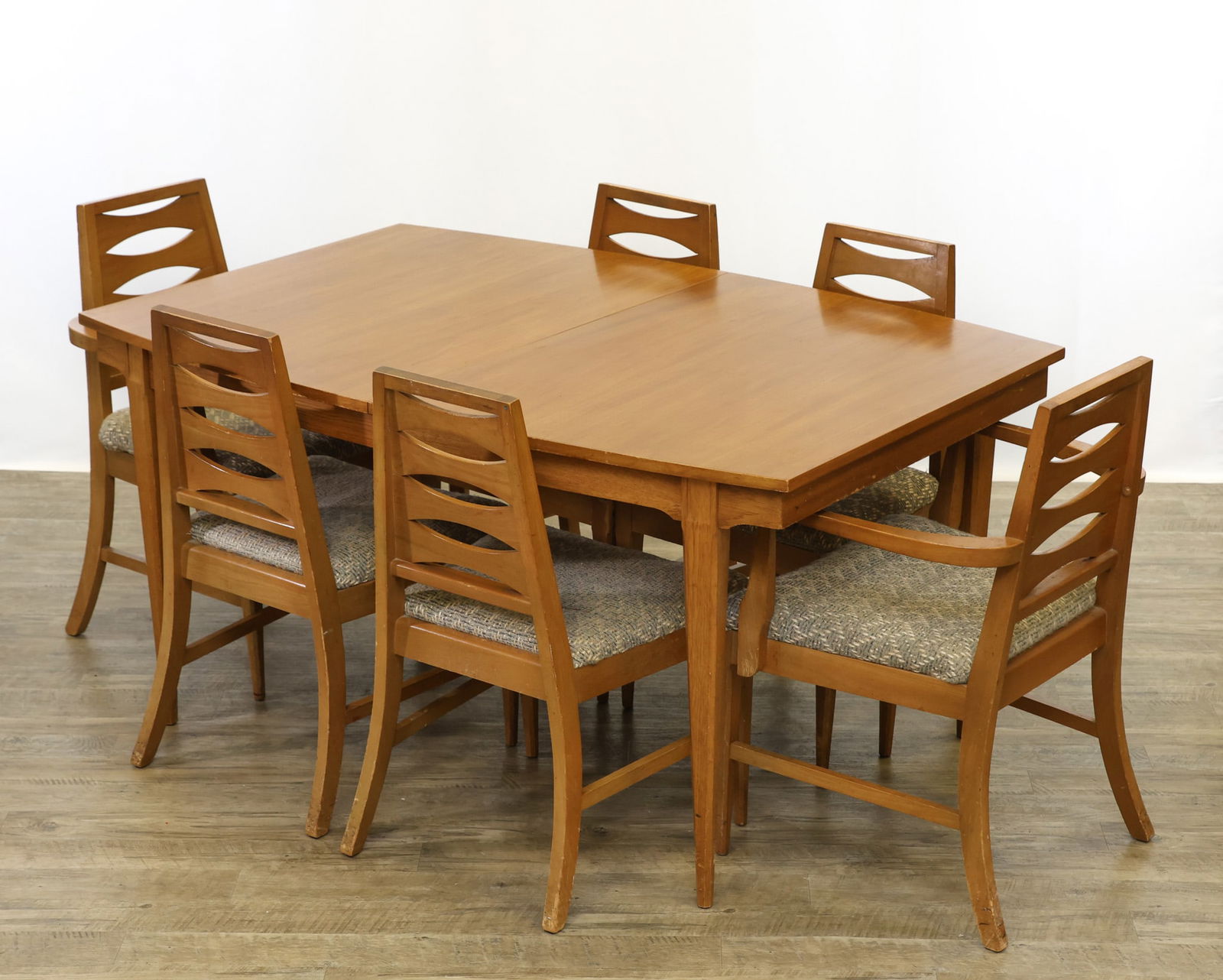 Young Manufacturing Dining Table and Chairs (1 of 20)