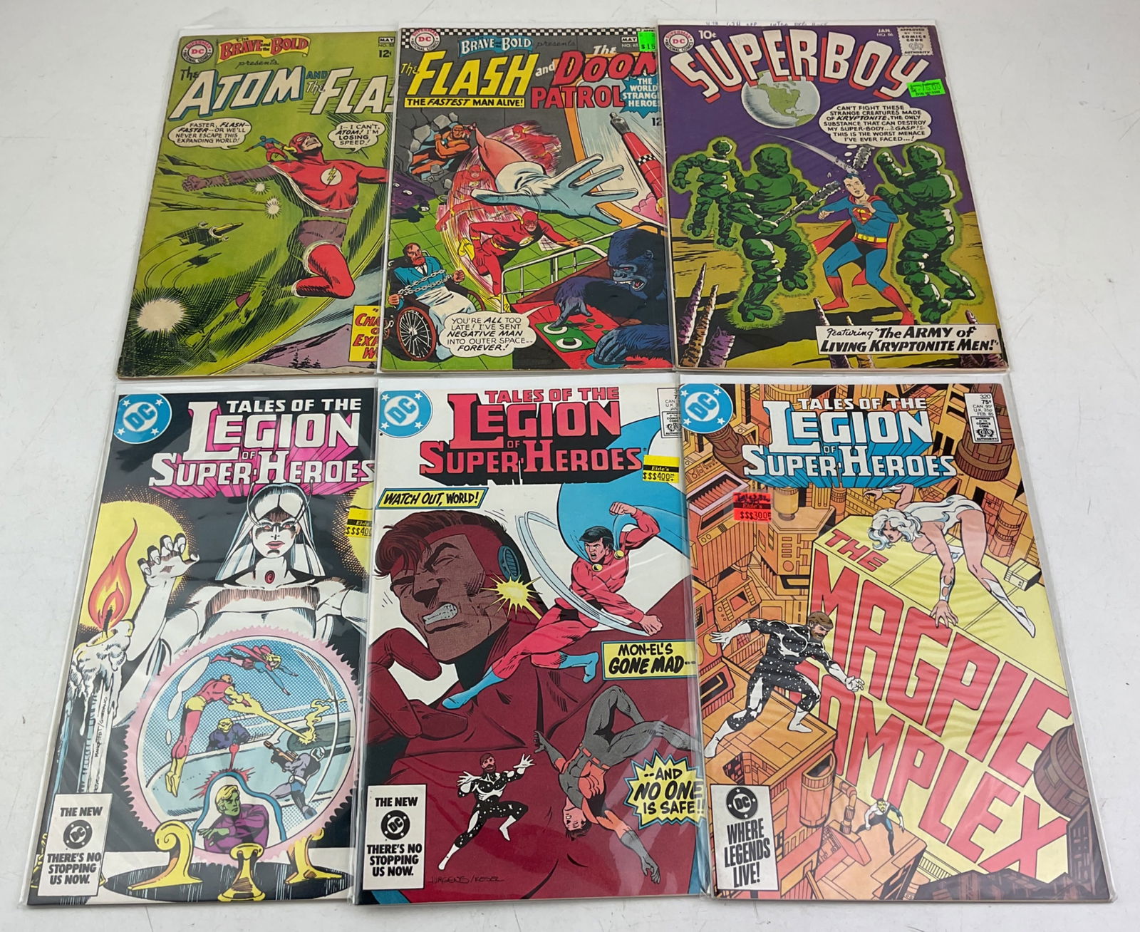 DC Comic Book Assortment (1 of 4)