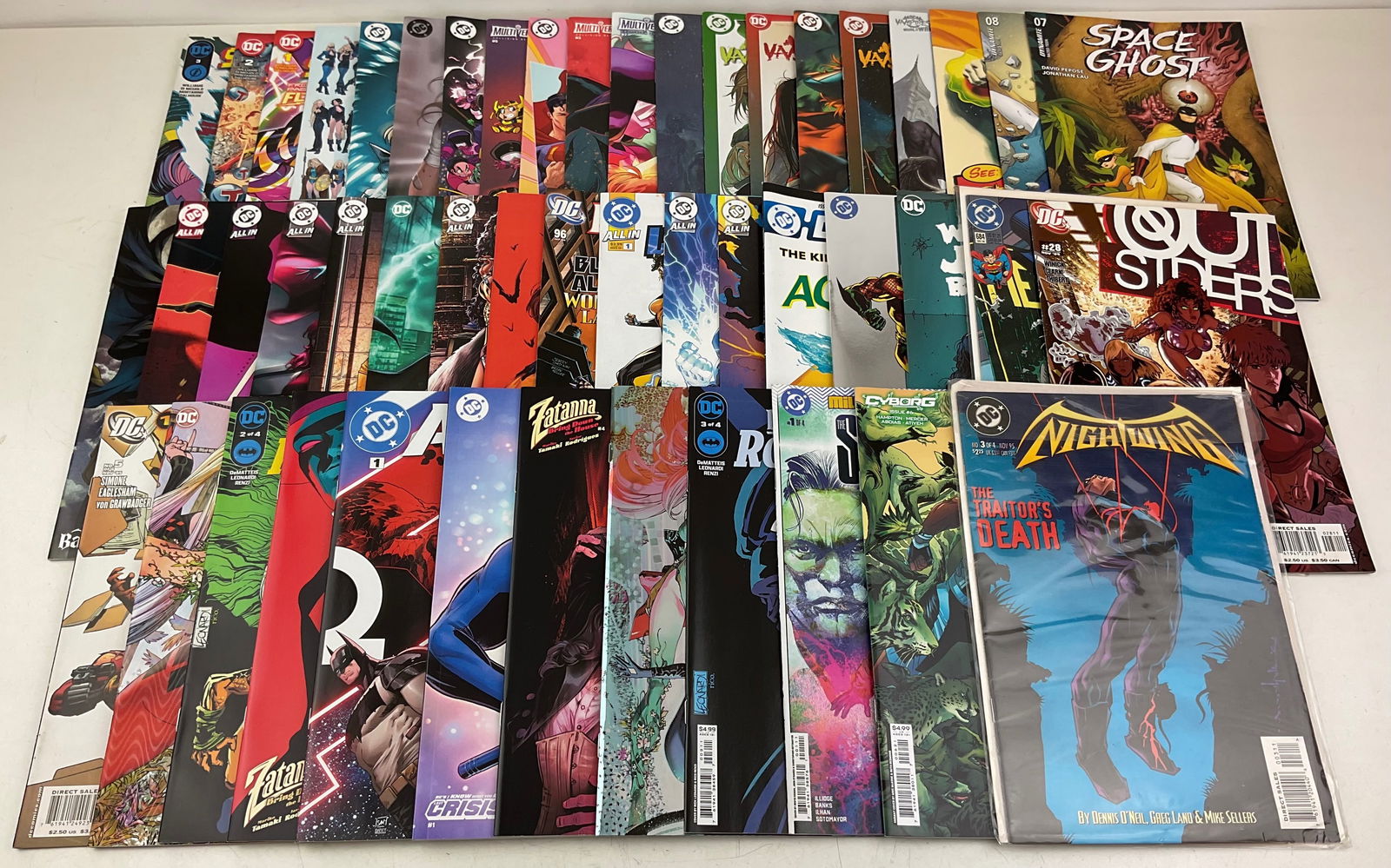 DC Comic Book Assortment (1 of 9)
