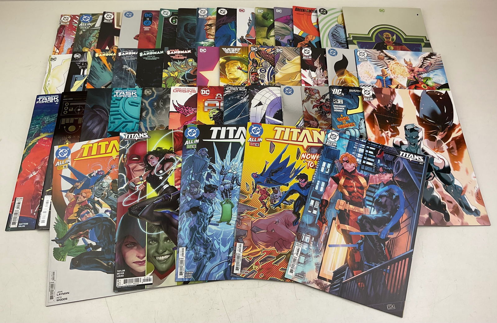 DC Comic Book Assortment (1 of 8)