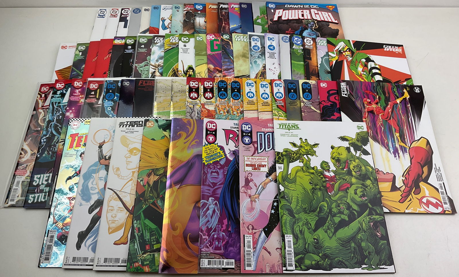 DC Comic Book Assortment (1 of 12)
