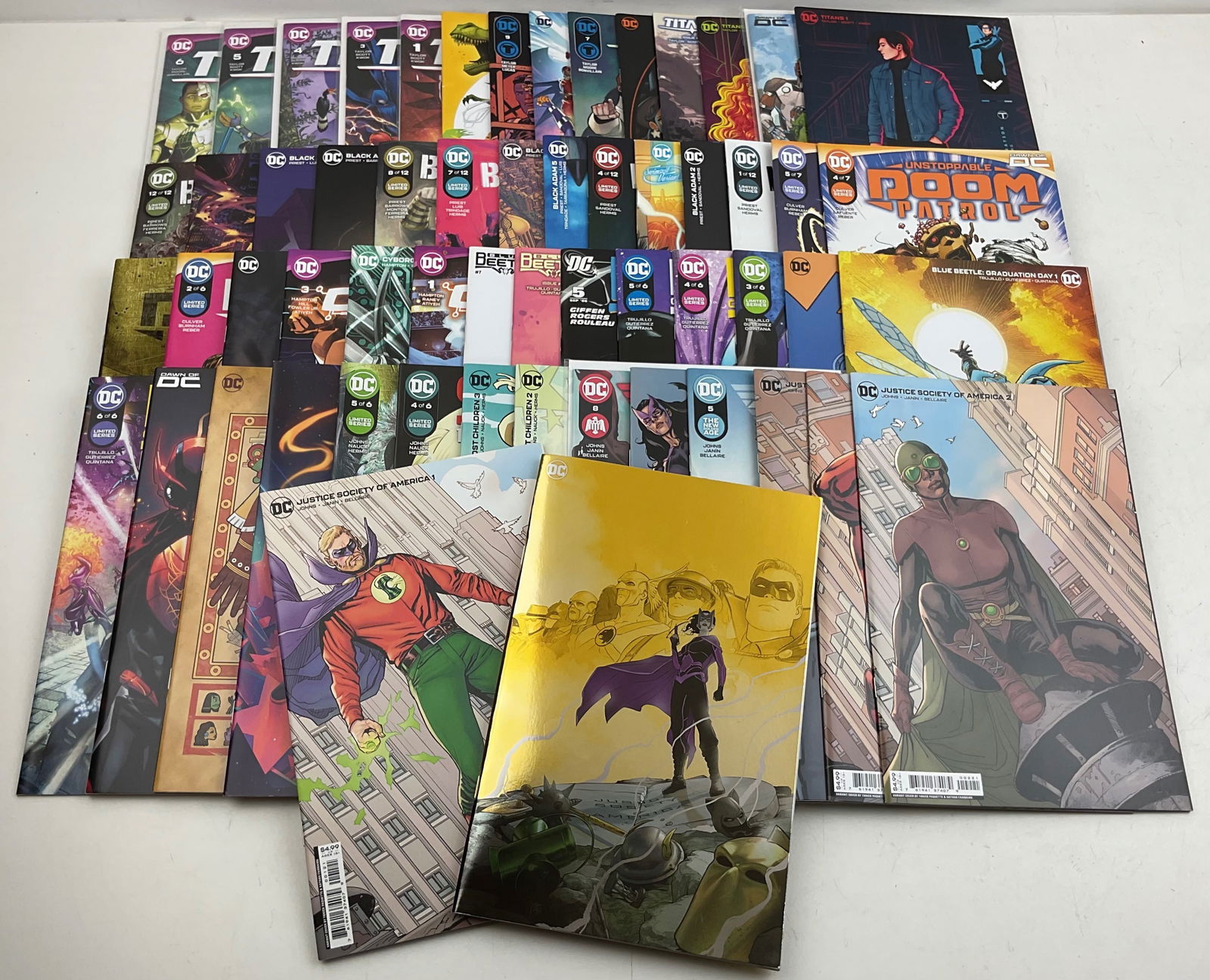 DC Comic Book Assortment (1 of 10)