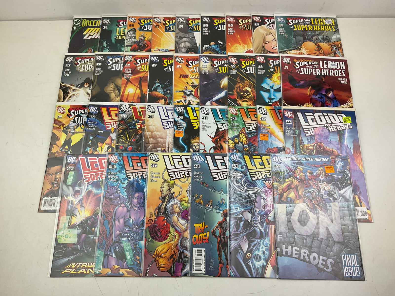 DC Comic Book Assortment (1 of 10)