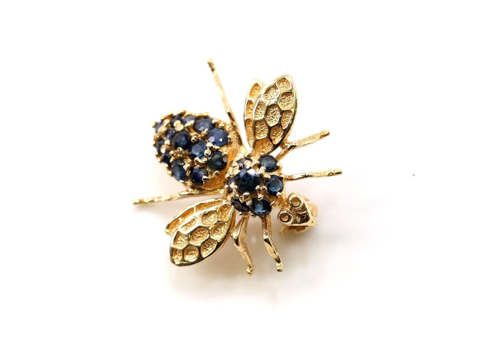 14k YG Pin: 14k yellow gold bee pin set with London blue topaz, textured wings and body, .75" and 1.7dwt.