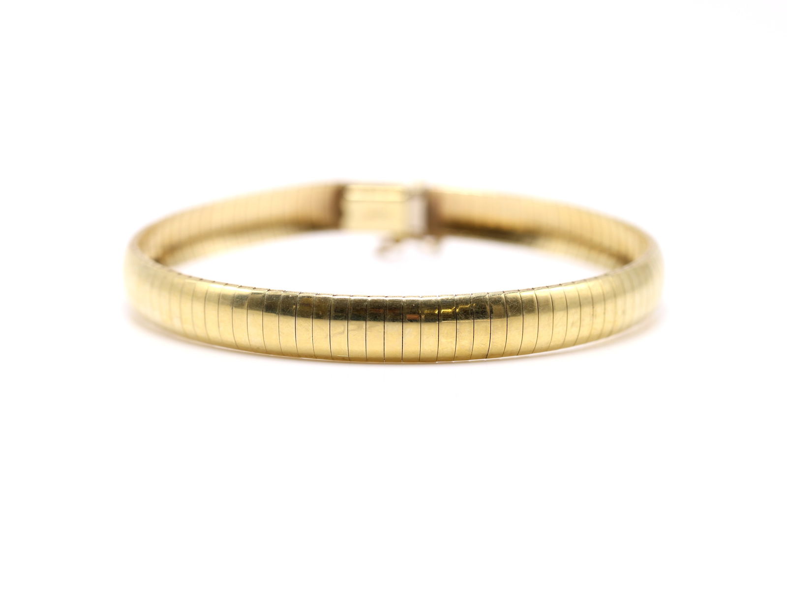 14k YG Bracelet: 14k yellow gold Omega style bracelet with flexible link construction, 8" long and 13.9dwt.