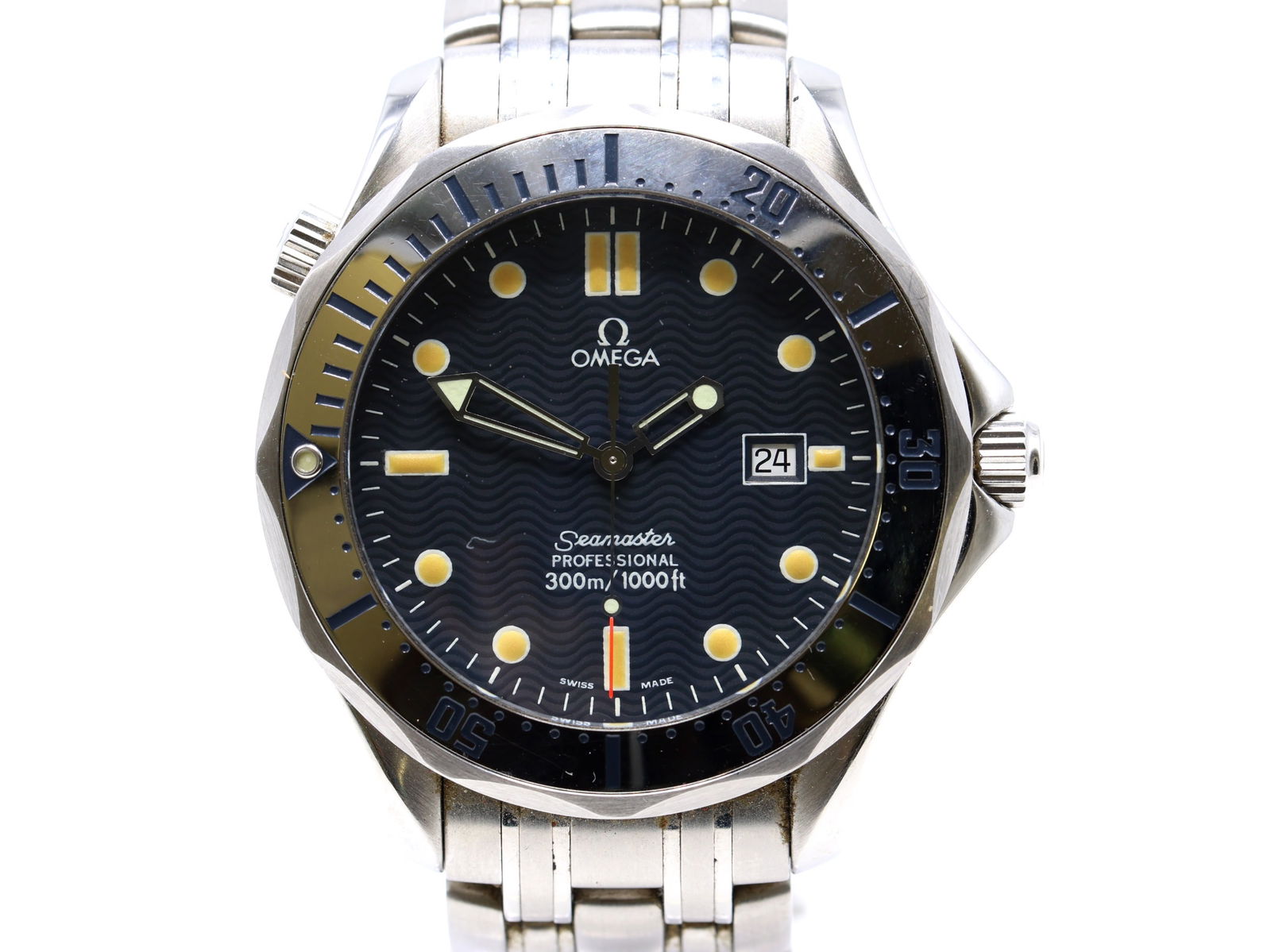 Omega Seamaster Diver 300M, Ref. 2542.80.00, Dive Wristwatch: Stainless steel case, 41mm, unidirectional rotating bezel, blue wave-pattern dial with luminous markers and hands, date display at 3 o’clock, and applied Omega logo. Powered by the Omega Caliber 153