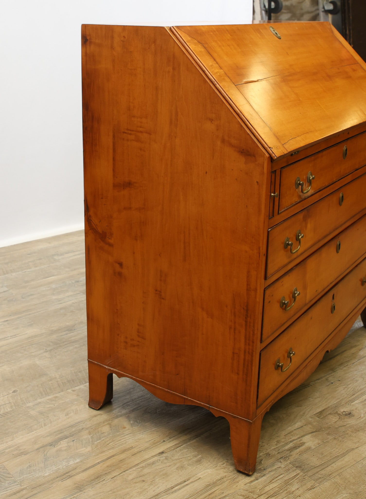 Hepplewhite Maple Slant-Front Desk - 11