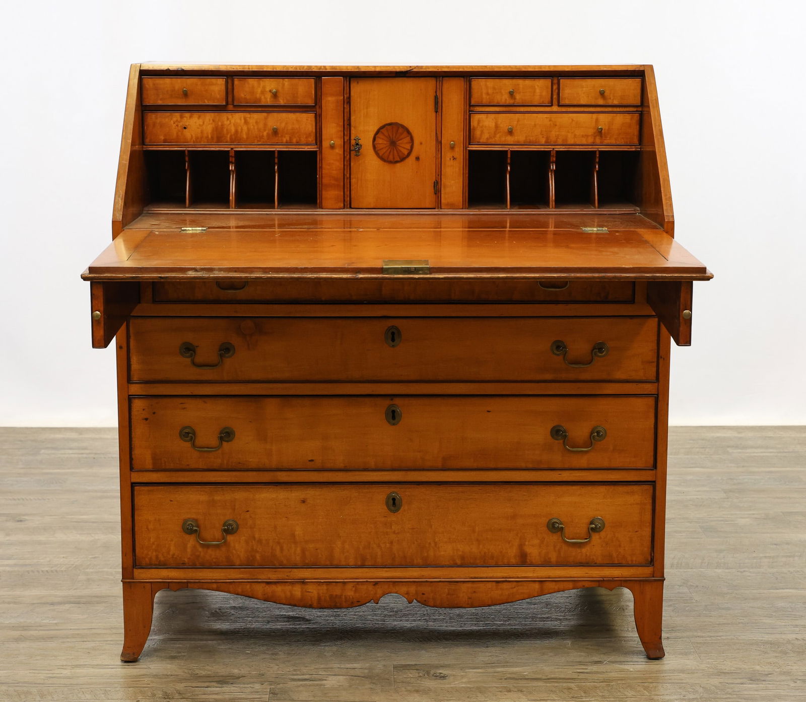 Hepplewhite Maple Slant-Front Desk - 3