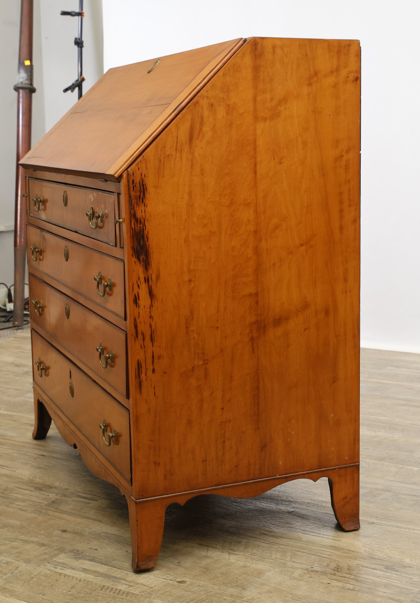 Hepplewhite Maple Slant-Front Desk - 9