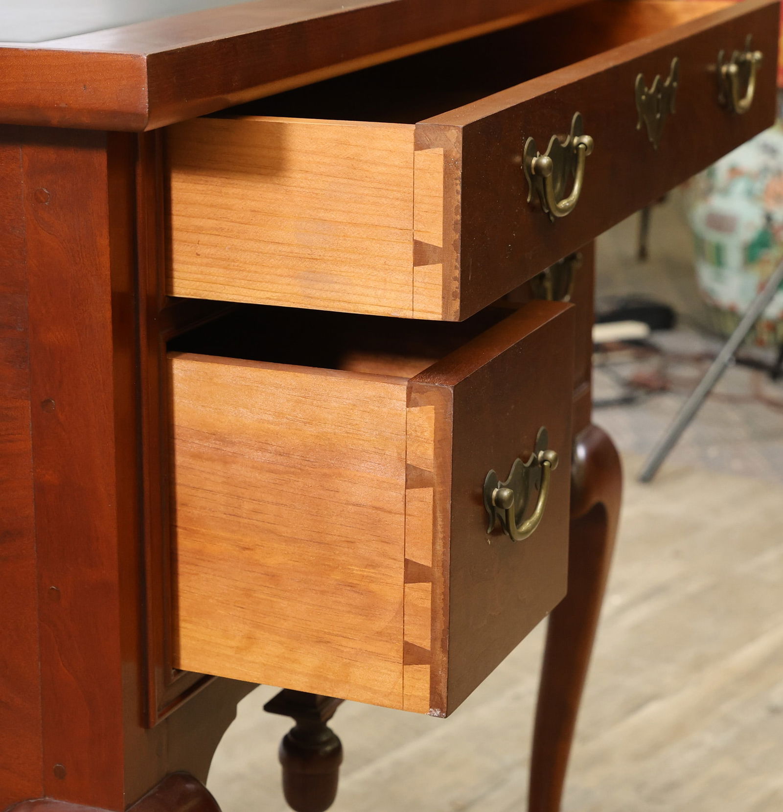 Eldred Wheeler Hand-Crafted Dressing Table - 10