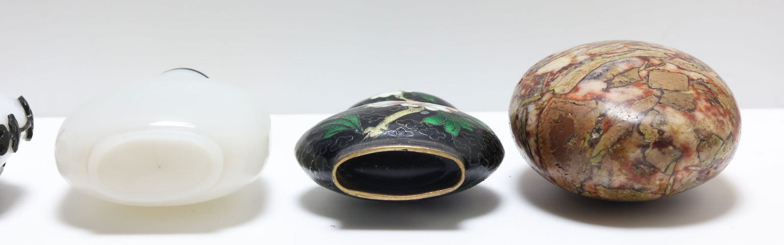 Chinese Snuff Bottles - 9