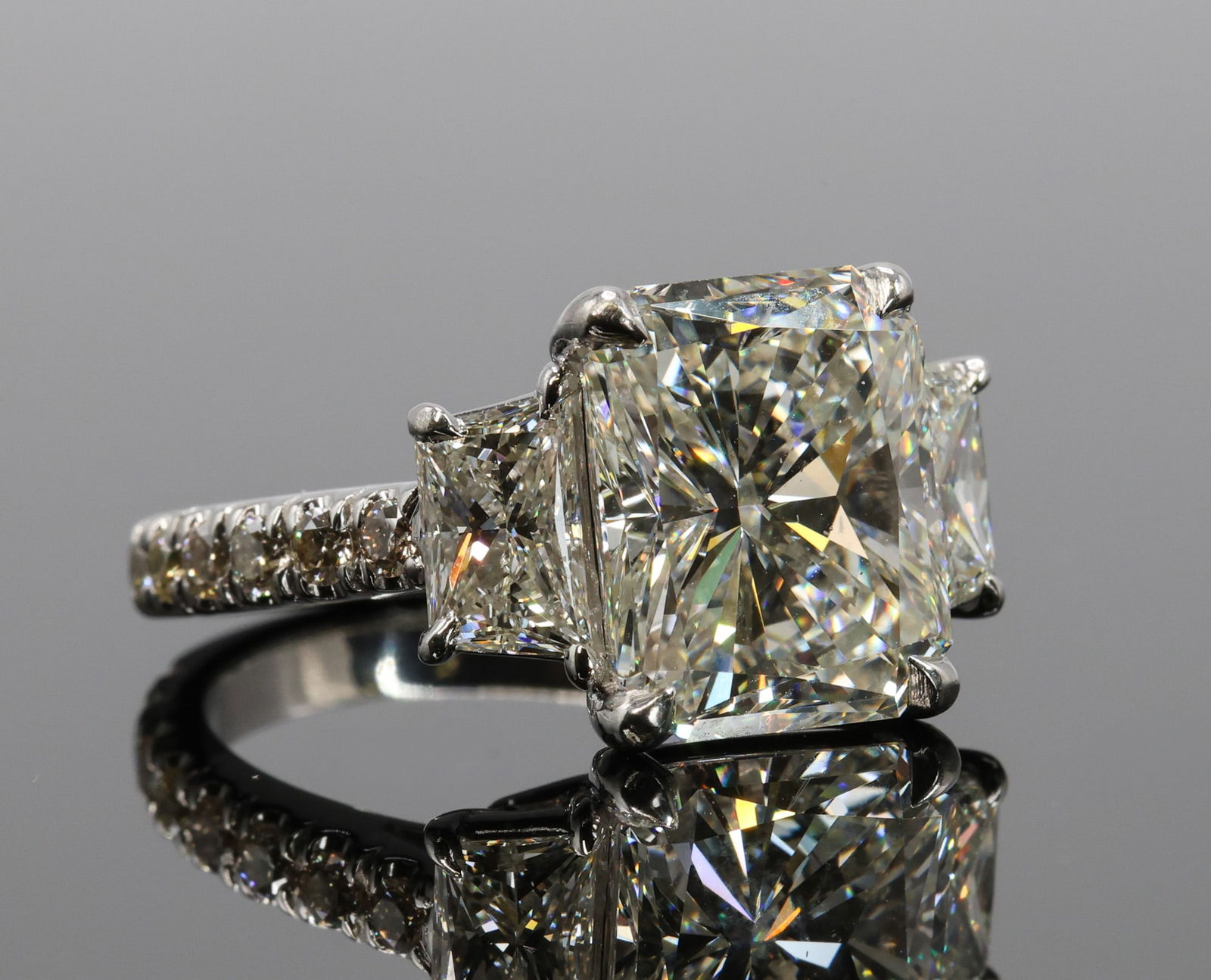 Platinum Diamond Ring, 5.29 Carats GIA (1 of 11)