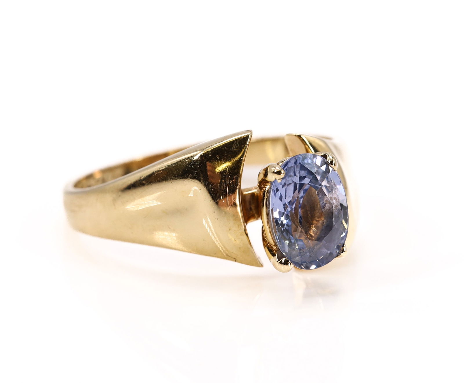 14k YG Ring: 14k yellow gold ring set with an approximately 1.25 ct oval cut sapphire in a four-prong mount and tapered split shoulder shank. Size 6.25, 1.5 dwt.
