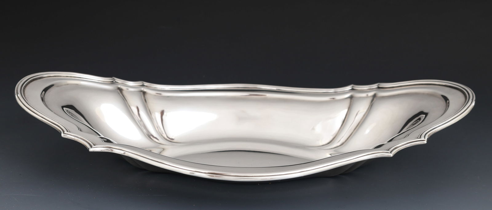 Meriden-Britannia Sterling Silver Bread Tray: American sterling silver scalloped bread tray with fluted rim. 2.25"h x 12.75"w x 7.25"d. 11.87 ozt