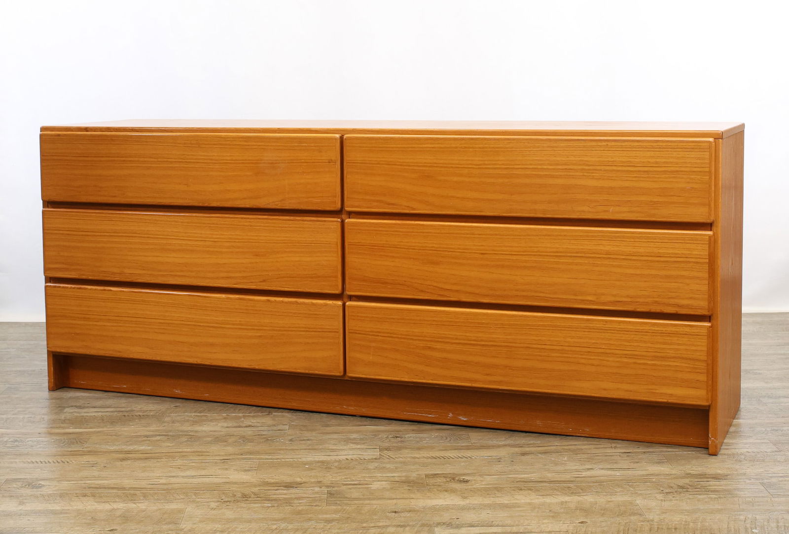 Scan Coll Teak Low Dresser: Danish Modern teak dresser with a configuration of six drawers, the top two with fitted interiors, labeled. Two of the drawers have detached slides (included); scattered surface wear including scratch
