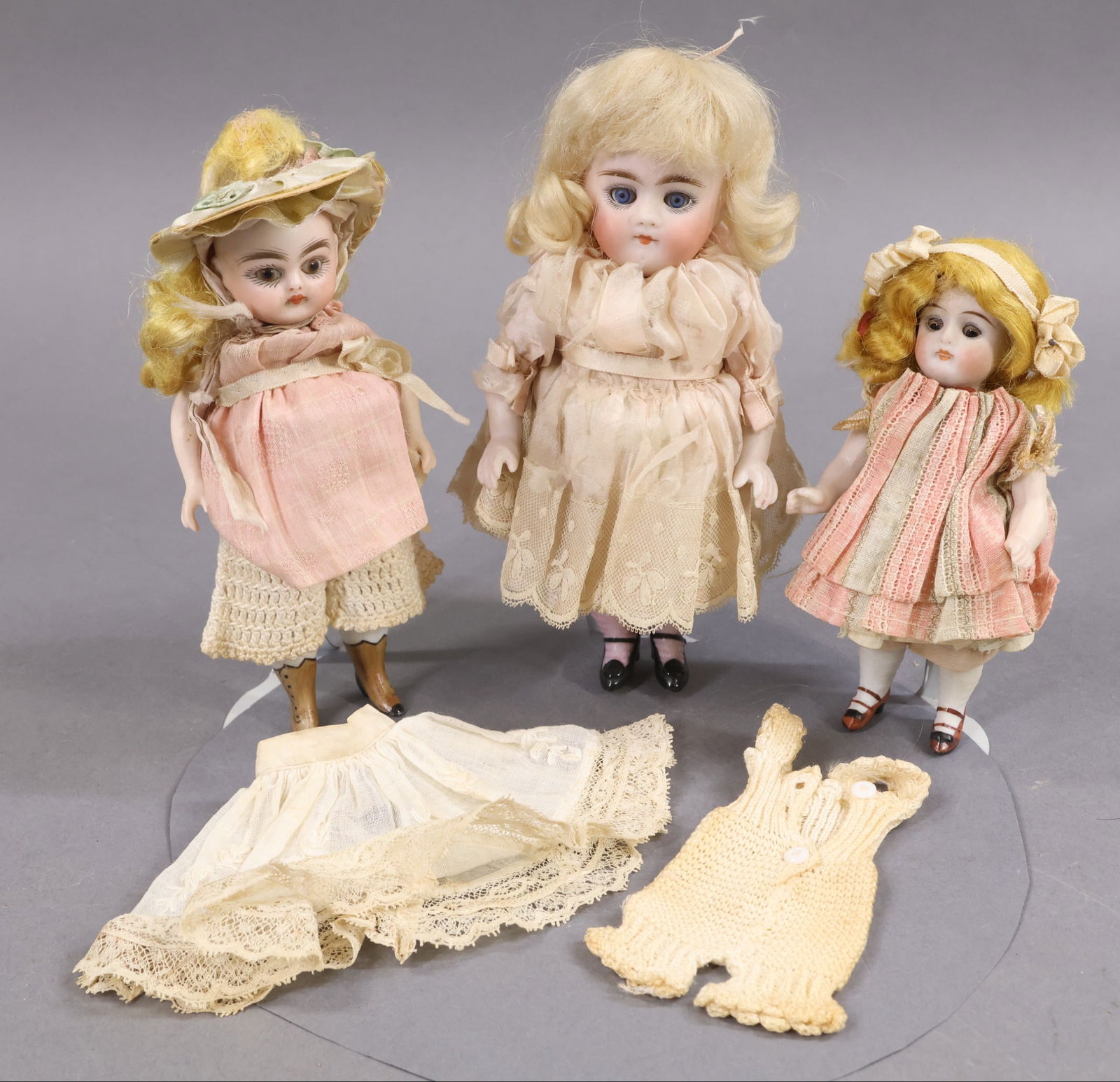 GERMAN ALL BISQUE DOLLS. (1 of 16)