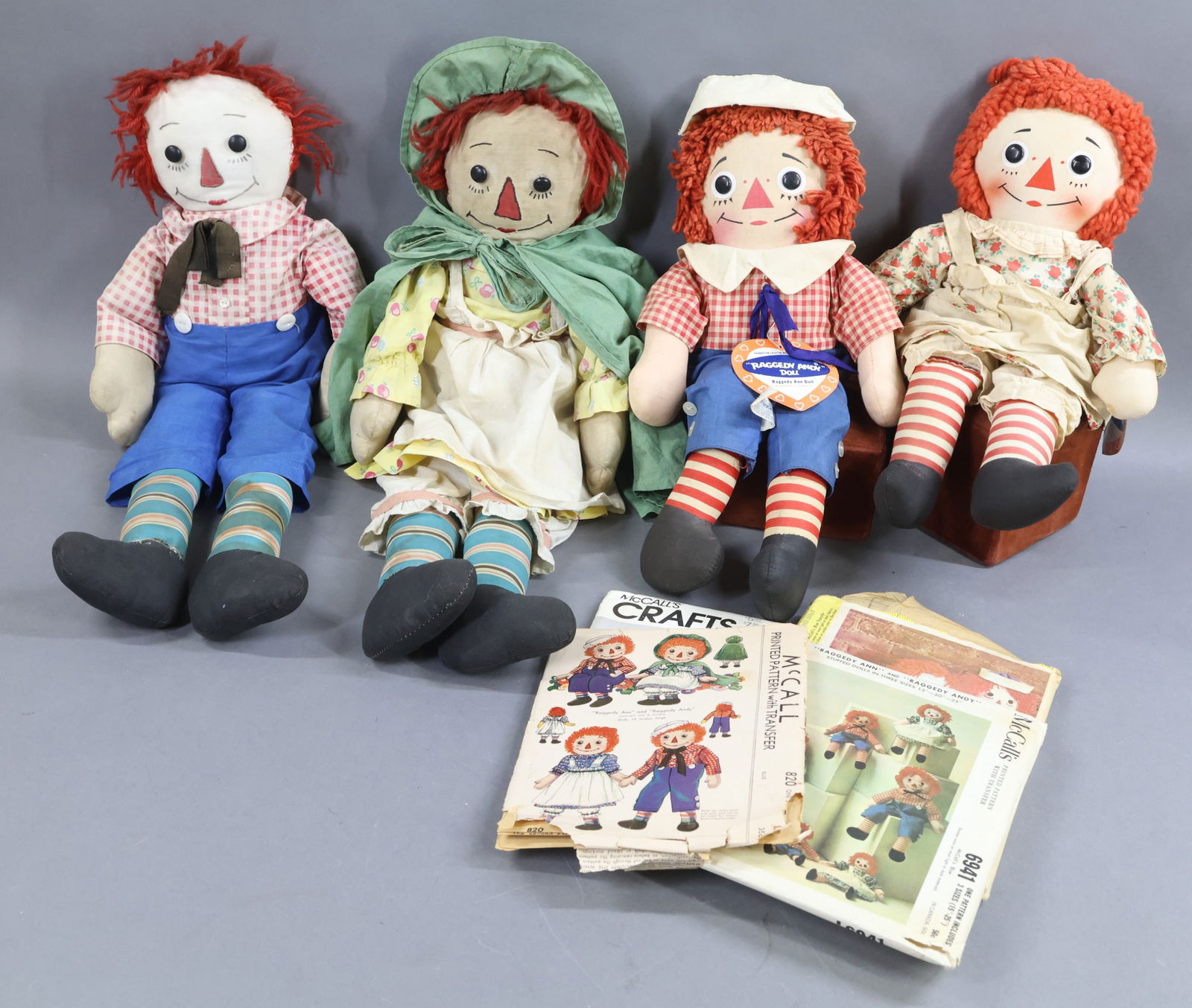 AMERICAN CLOTH DOLLS.: LOT of Raggedy Ann and Andy. Pair of 16" KNICKERBOCKER Raggedy Ann and Andy dolls with their hangtags. Condition: age discoloration on clothing. Pair of 21" 1930's -1940's handmade Raggedy Ann and And