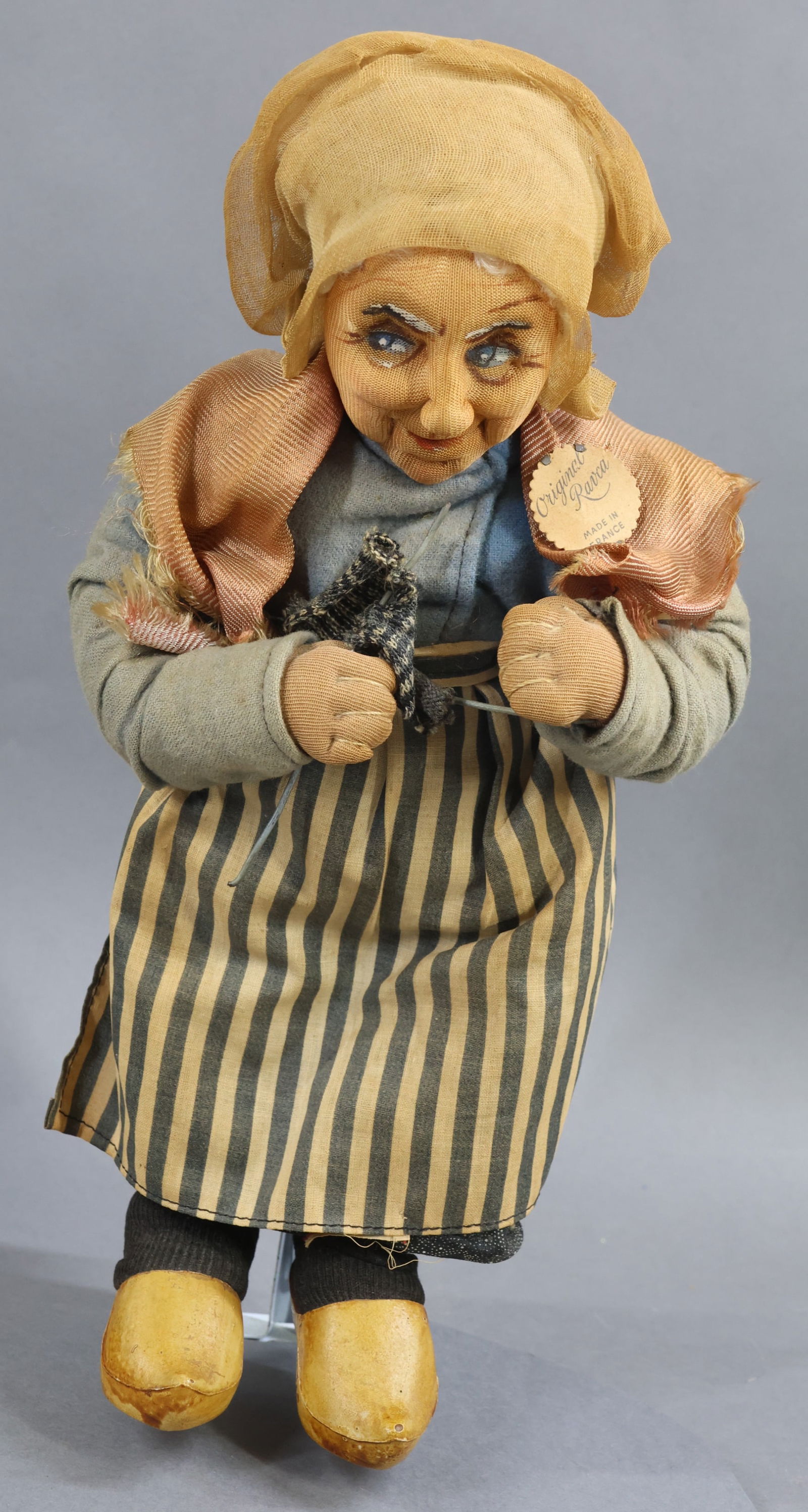 DOLLS REPRESENTING FOREIGN COUNTRIES. - 11