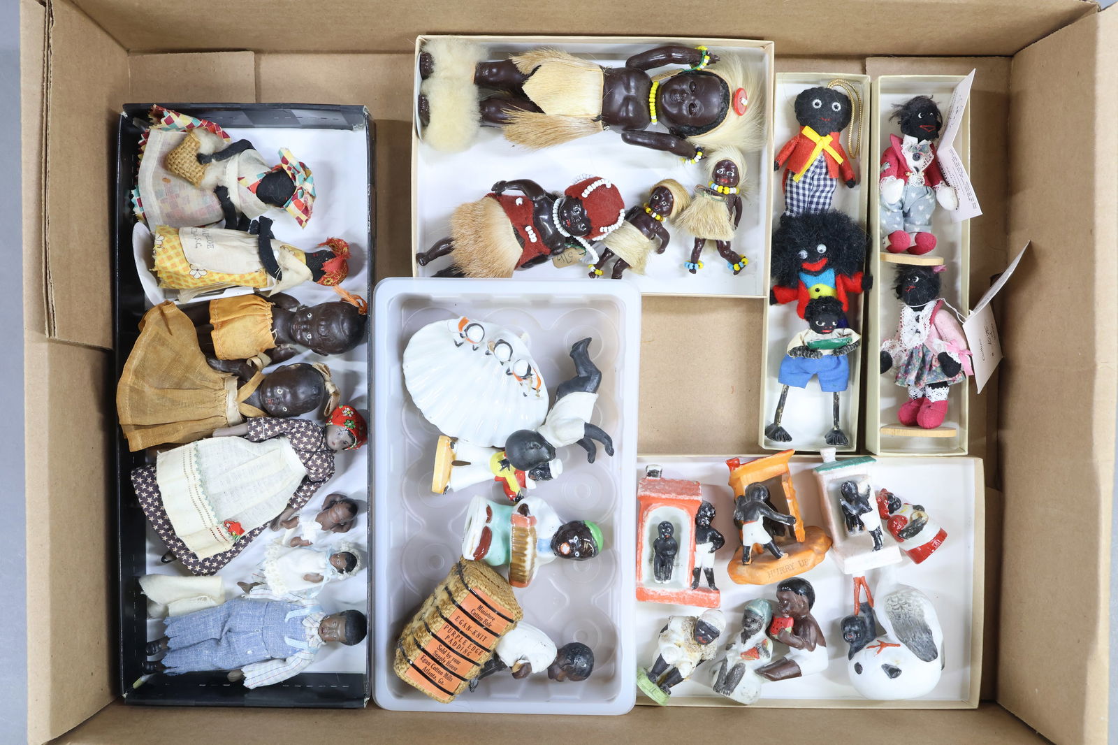 BLACK DOLLS/FIGURINES. (1 of 7)