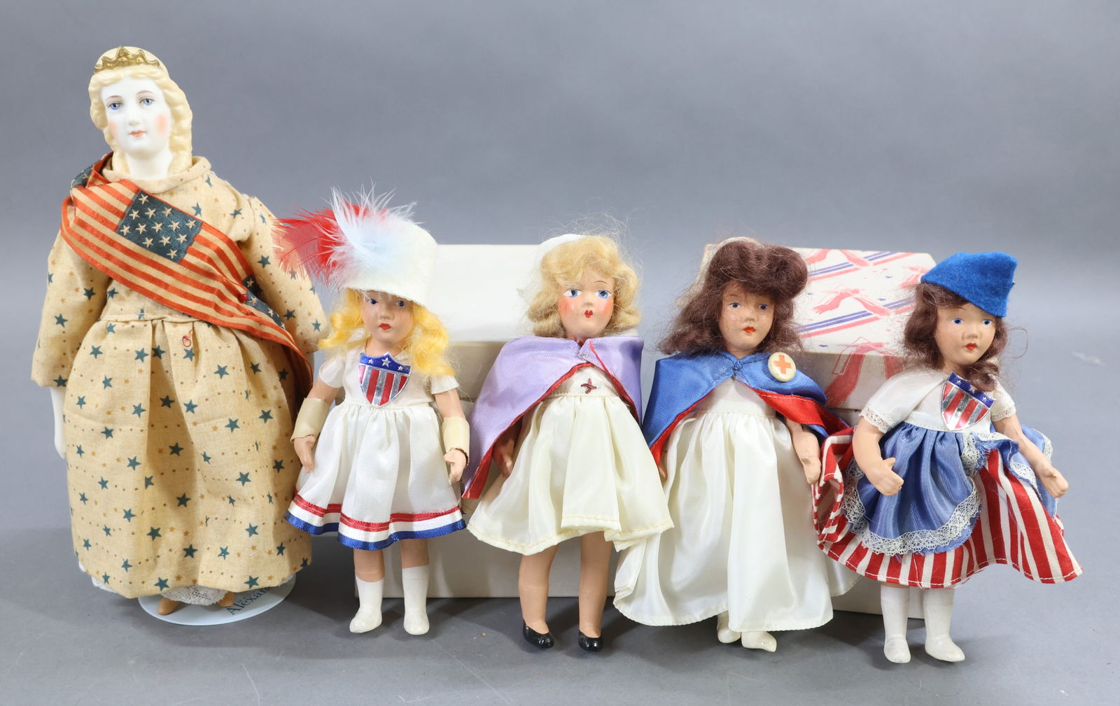 DOLLS IN UNIFORMS. (1 of 17)