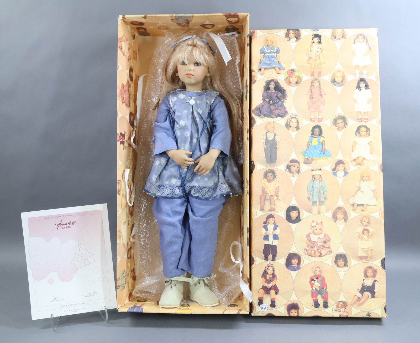 CONTEMPORARY ARTIST DOLLS.: MIB 2002 27" "Griti" vinyl doll by artist ANNETTE HIMSTEDT. 372/377. This is a Himstedt Kinder. Human hair wig. COA. This lot is being sold AS IS.