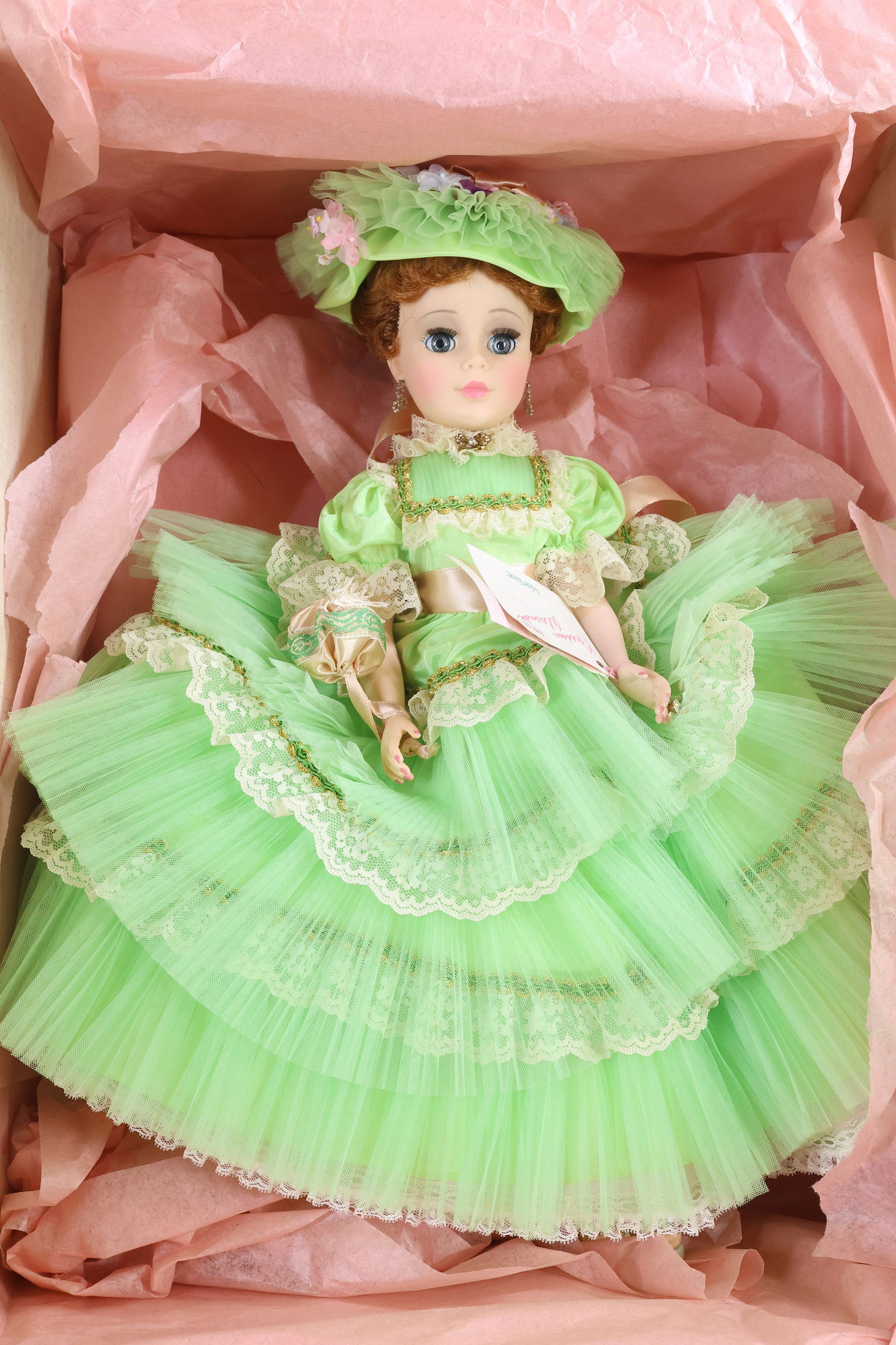 MADAME ALEXANDER PORTRAIT DOLLS.: MIB 21" "Morisot" doll, 1986 only, #2256, (Jacqueline). OSS. This lot is being sold AS IS. (Prior to the photography, this doll had NBRFB.)