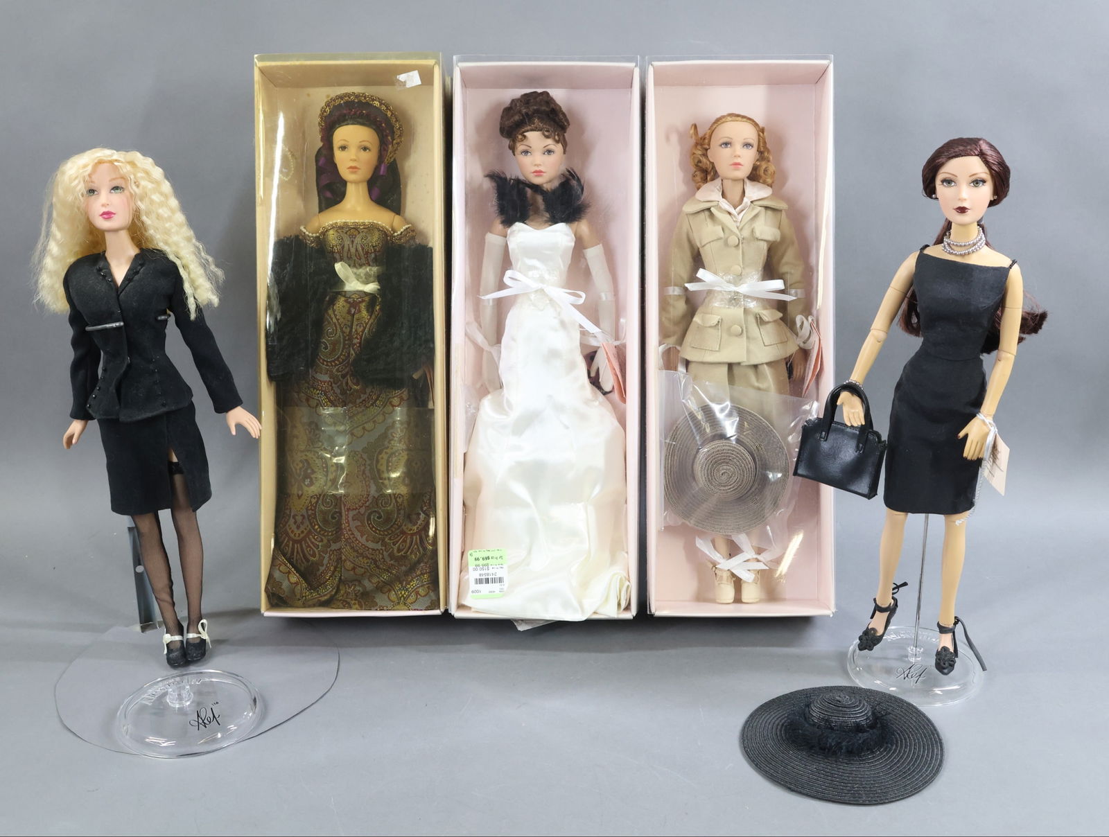 MADAME ALEXANDER ALEX DOLLS. (1 of 6)