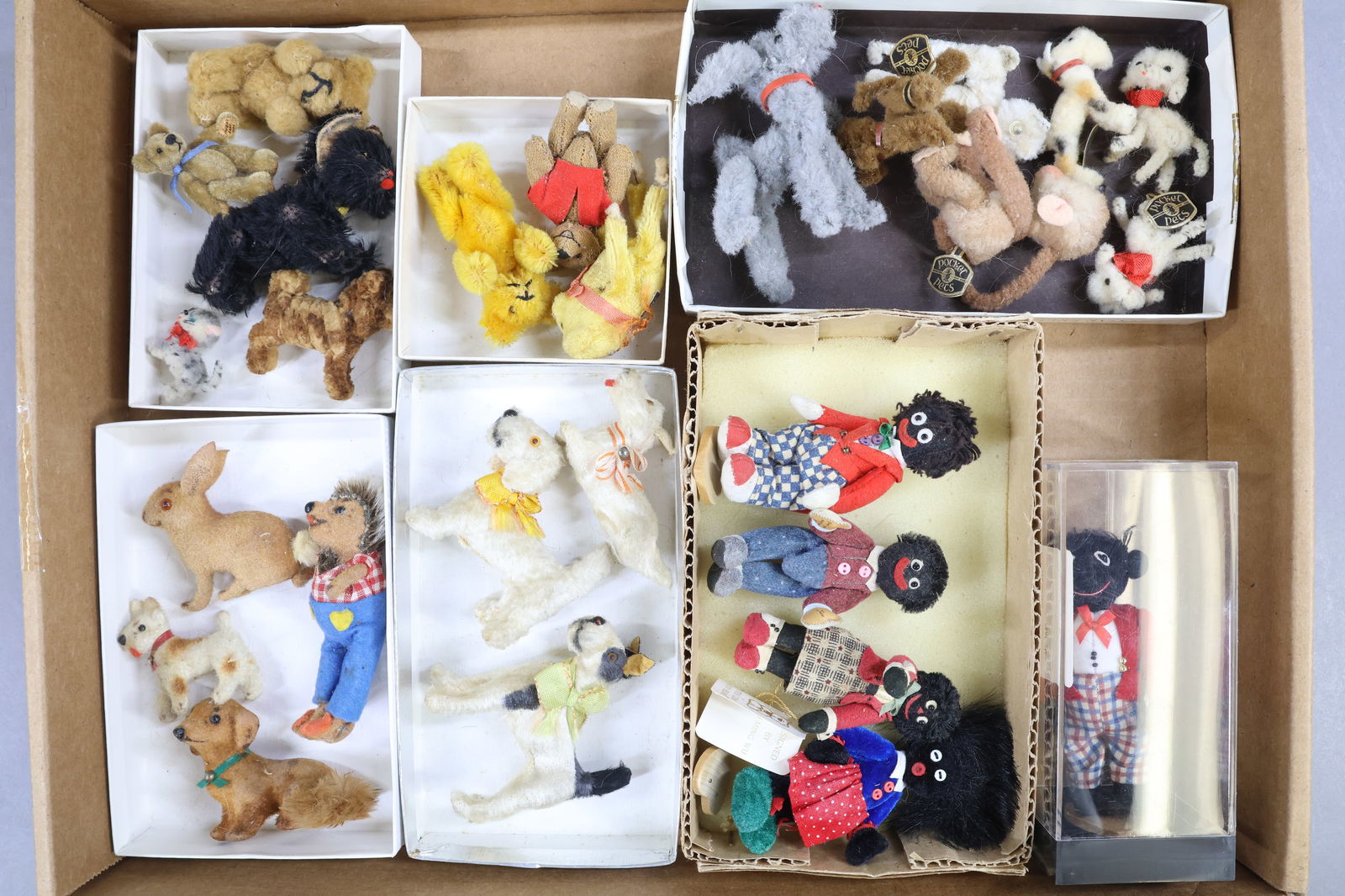 MINIATURES. (1 of 8)