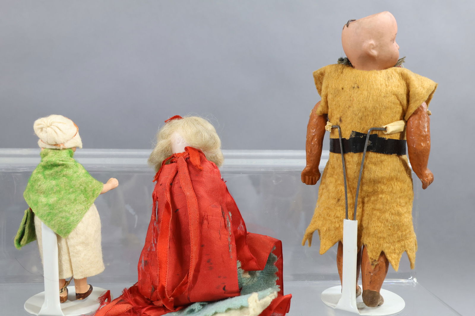 MINIATURES - DOLLS. - 10