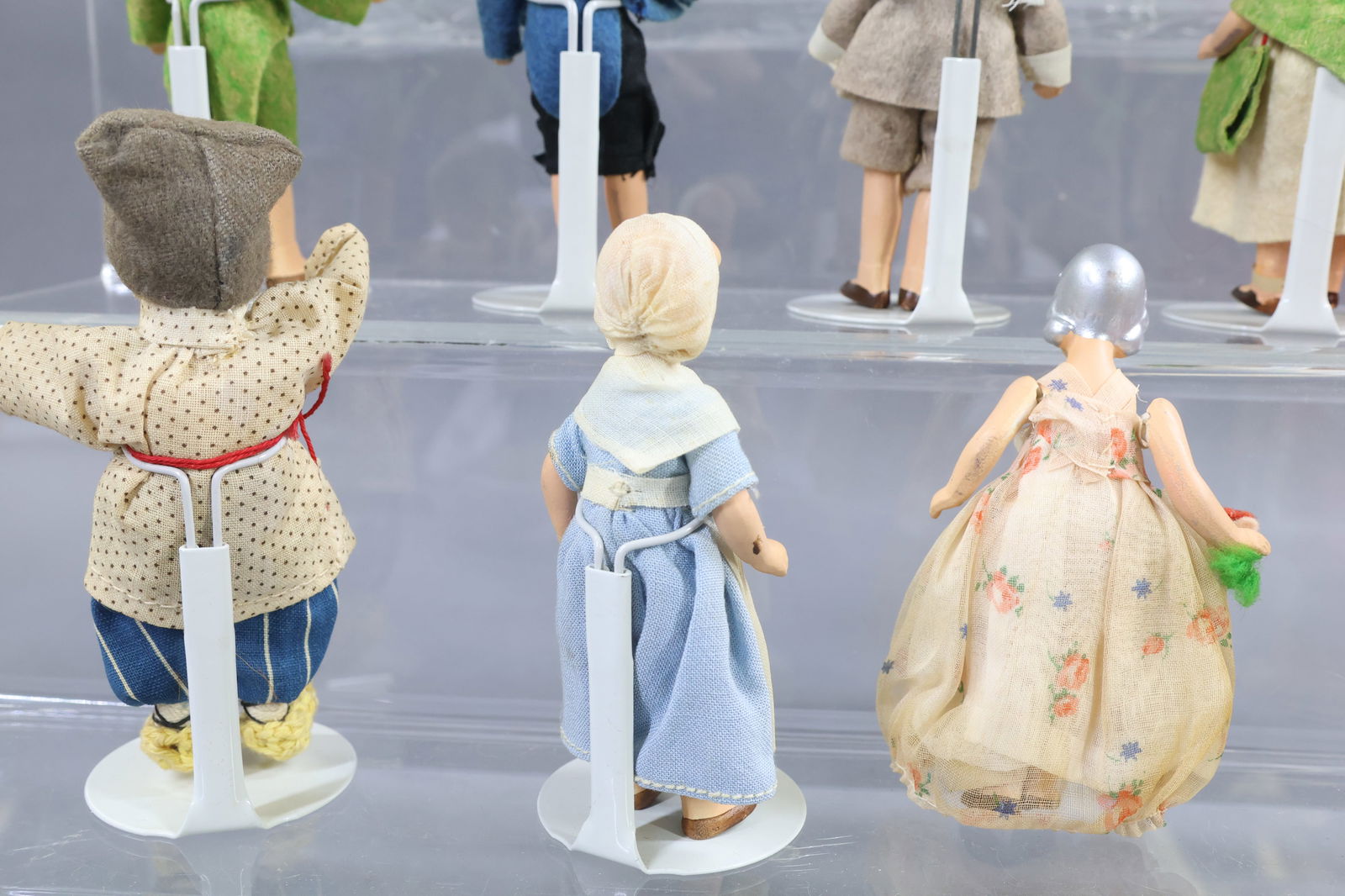 MINIATURES - DOLLS. - 11