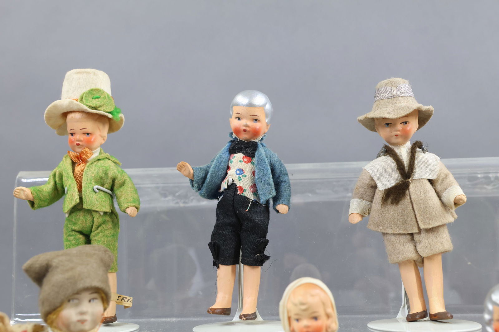 MINIATURES - DOLLS. - 2