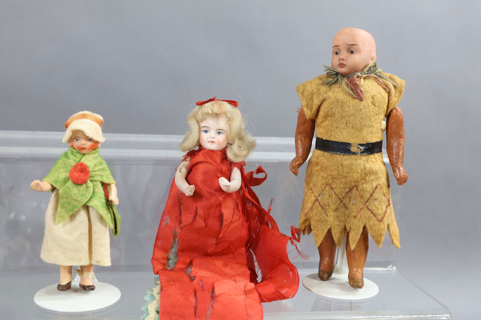 MINIATURES - DOLLS. - 3